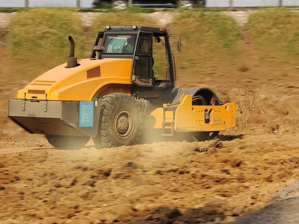 LICHMACH LC222 – Single Drum Hydraulic vibrator Road Roller